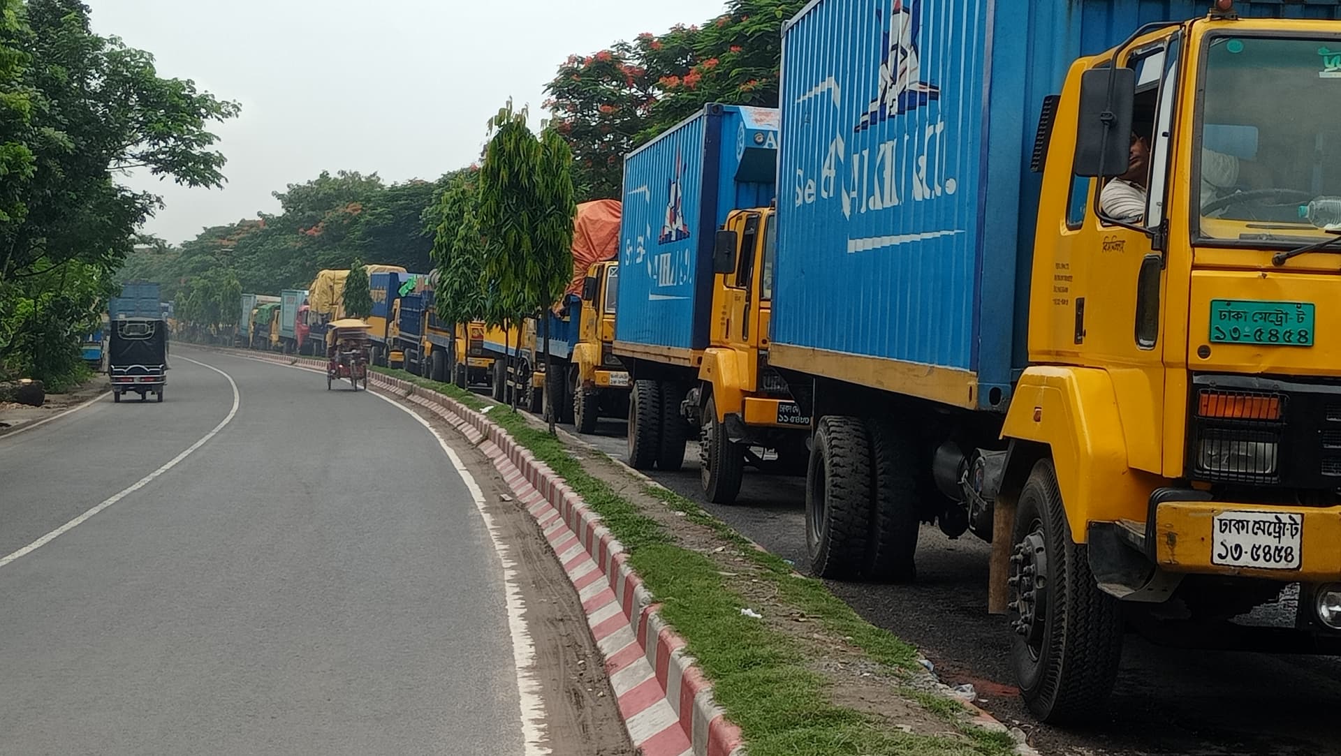 ফেরিতে ভাড়া বৃদ্ধি : আয় কম খরচ বেশী