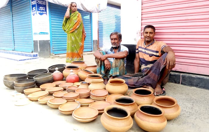 ষ্ঠপোষকতার অভাব আর বহুমুখী সমস্যায় সংকটের মুখে মৃৎ শিল্প