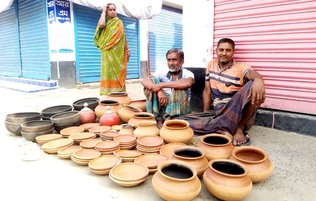 ষ্ঠপোষকতার অভাব আর বহুমুখী সমস্যায় সংকটের মুখে মৃৎ শিল্প