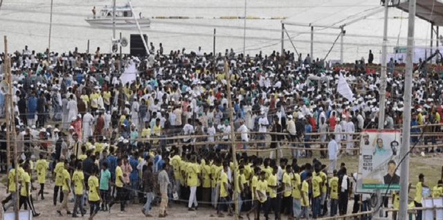 পদ্মা সেতু উদ্বোধন উপলক্ষে পদ্মার পাড়ে জনতার ঢল