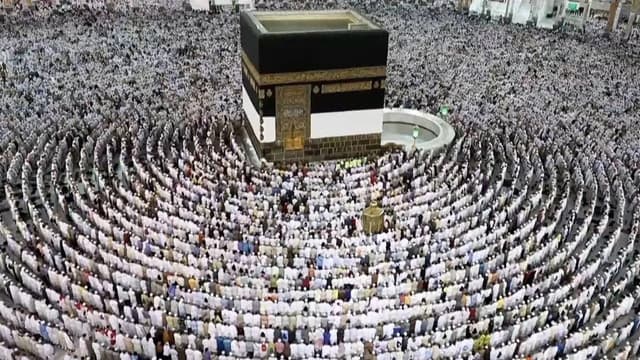 ইতিহাসের সবচেয়ে বড় হজ শুরু