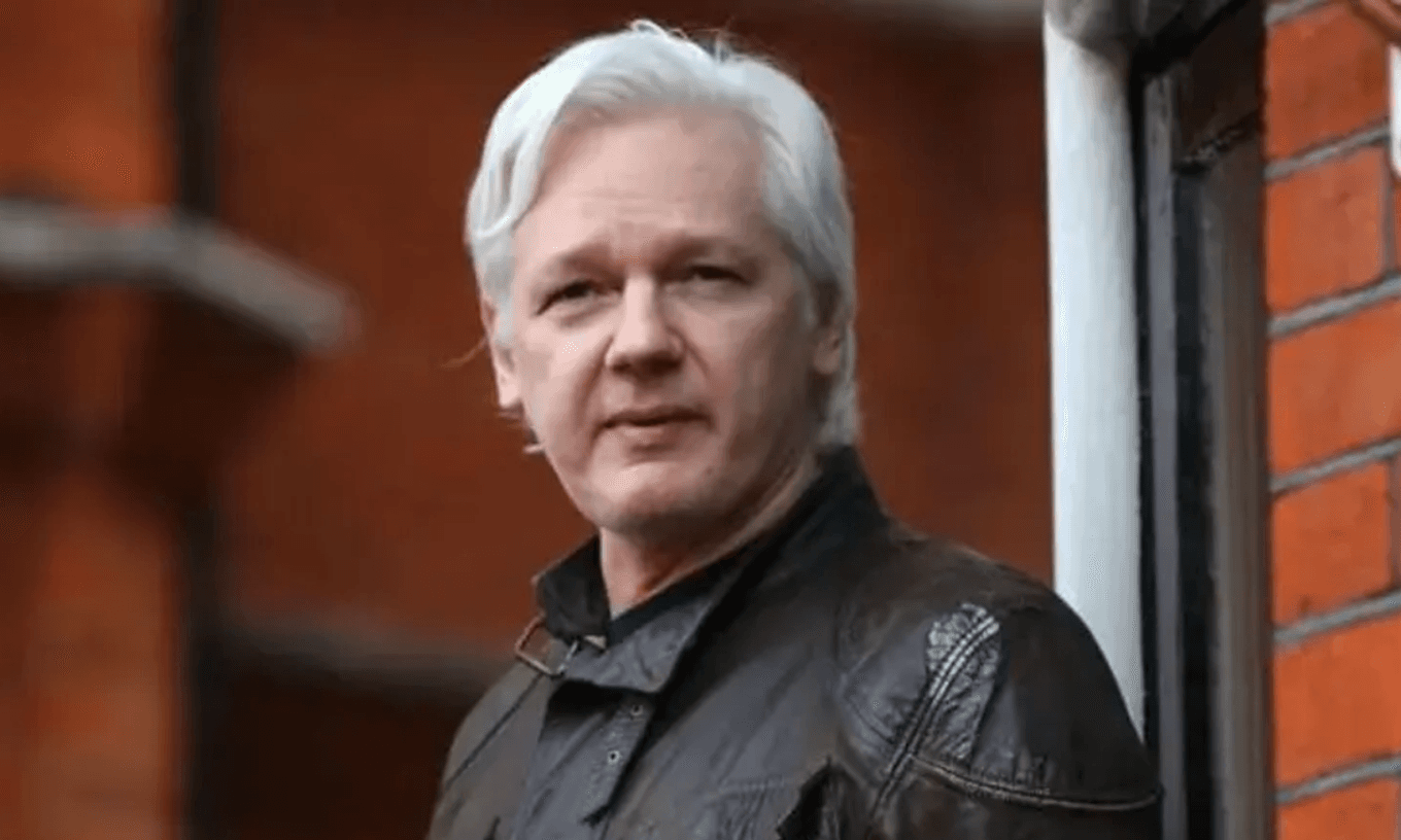 বহু কাঠ খড় পুড়িয়ে উইকিলিকসের প্রতিষ্ঠাতা জুলিয়ান অ্যাসাঞ্জ কারামুক্ত