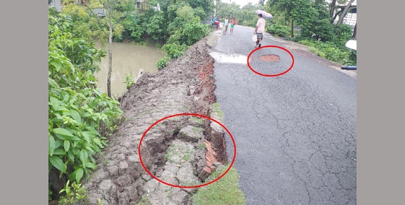 আশাশুনির তেঁতুলিয়া সড়কে একাধিক স্থানে ধস, ঝুঁকি