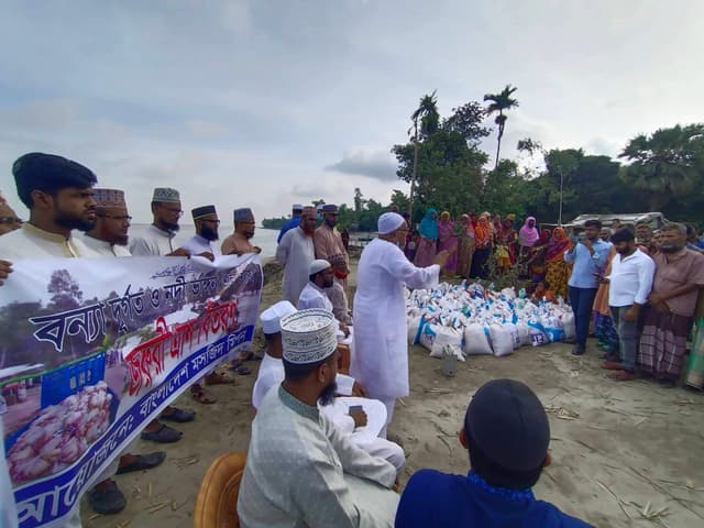 ভূঞাপুরে মসজিদ মিশনের ত্রাণ সহায়তা