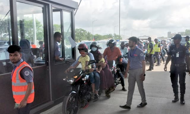 পদ্মা সেতুতে যান চলাচল শুরু