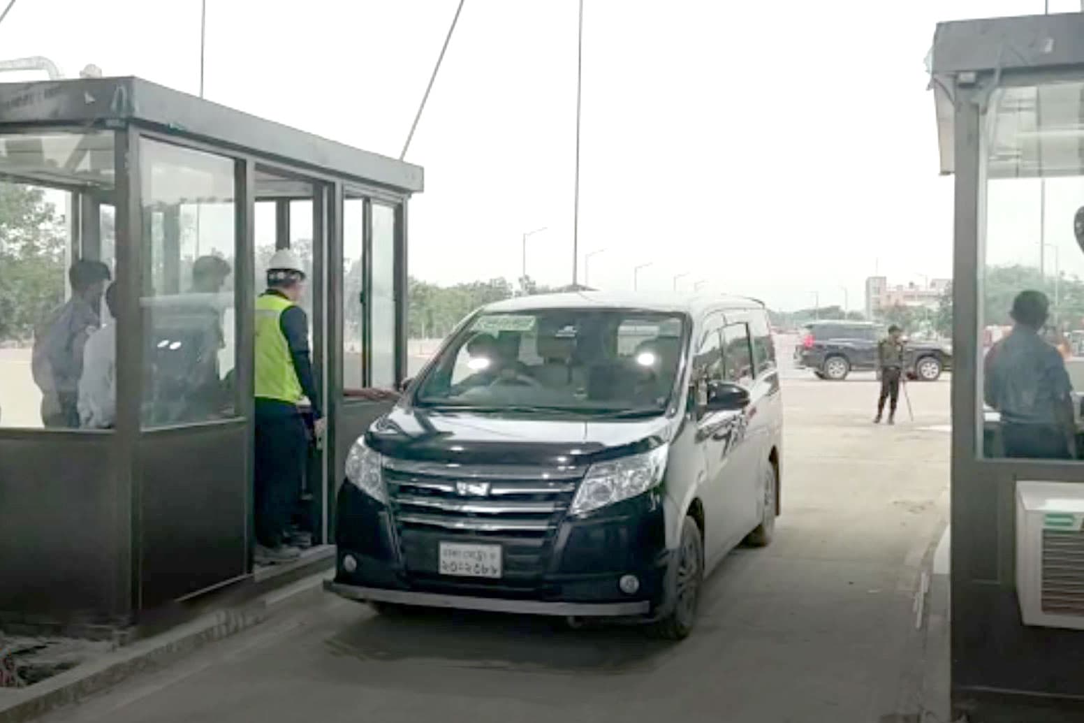 প্রথম ৮ ঘণ্টায় পদ্মা সেতুতে টোল আদায় ৮২ লাখ ১৯ হাজার টাকা