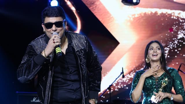 নিউইয়র্কে গান গাইলেন জায়েদ খান, ‘ভুয়া...ভুয়া’ বলে দর্শকদের চিৎকার