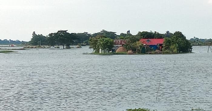 দুঃখ-কষ্টে দিন কাটছে সরাইলে পানিবন্দি মানুষের
