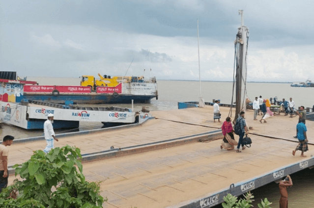 পাটুরিয়া-দৌলতদিয়ায় পড়েছে পদ্মা সেতুর প্রভাব