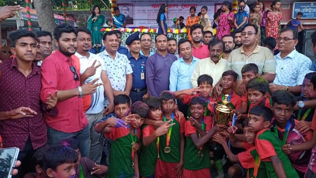 গোয়ালন্দে বঙ্গবন্ধু-বঙ্গমাতা ফুটবল টুর্নামেন্টের ফাইনাল খেলা অনুষ্টিত