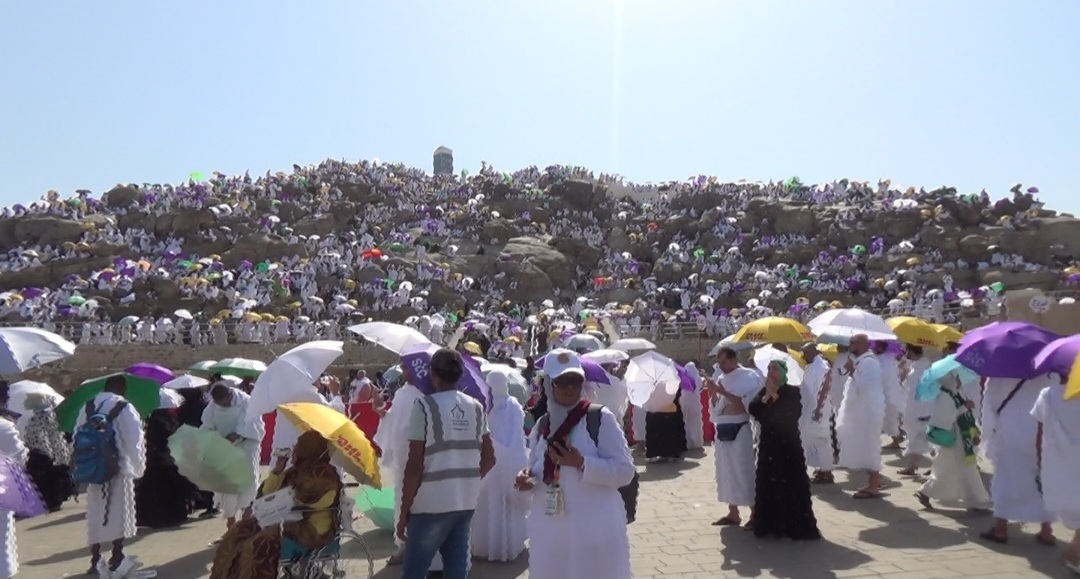 ‘লাব্বাইক, আল্লাহুম্মা লাব্বাইক, ধ্বনিতে মুখরিত পবিত্র আরাফাতের ময়দান