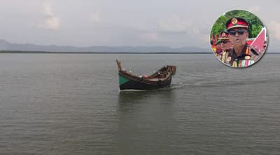 সেন্ট মার্টিনগামী ট্রলারকে পতাকা উঁচুতে বেঁধে চলাচলের নির্দেশ