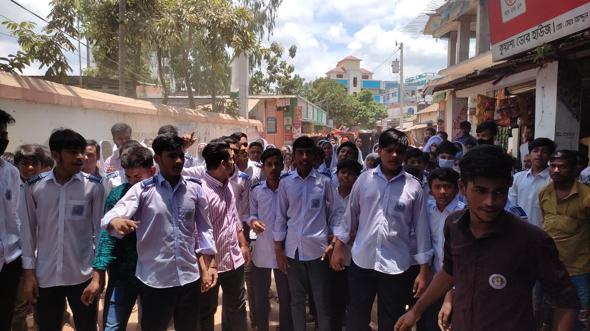 ছাত্রের হাতে শিক্ষক হত্যার ঘটনায় উত্তপ্ত হচ্ছে এ অঞ্চলের শিক্ষাঙ্গন