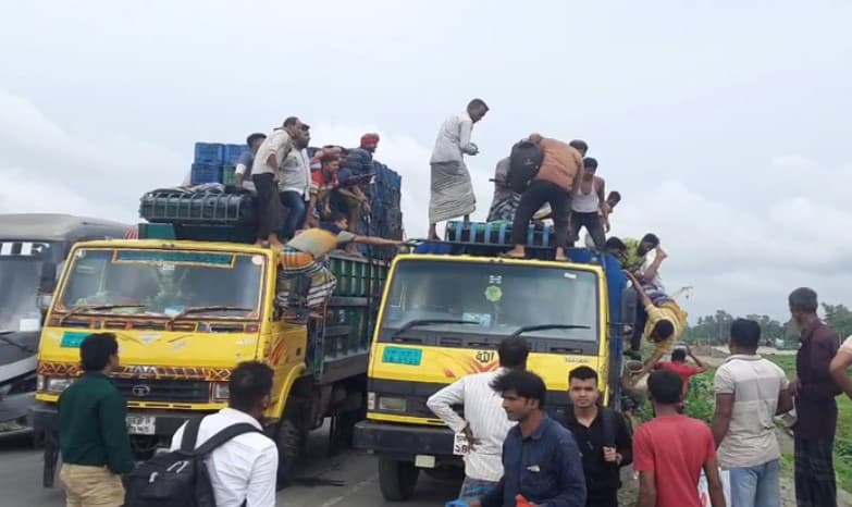 ভাড়া কম দেয়ায় ট্রাক থেকে ফেলে দেয়া হলো যাত্রীদের