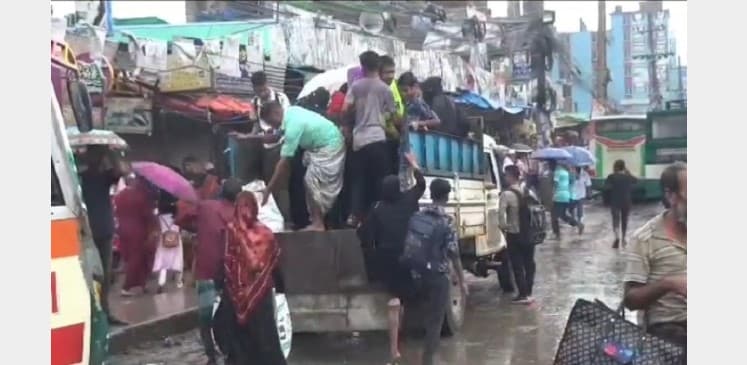 স্বস্তির ঈদযাত্রায় বৃষ্টির ভোগান্তি, গাজীপুরে রাস্তা ফাঁকা