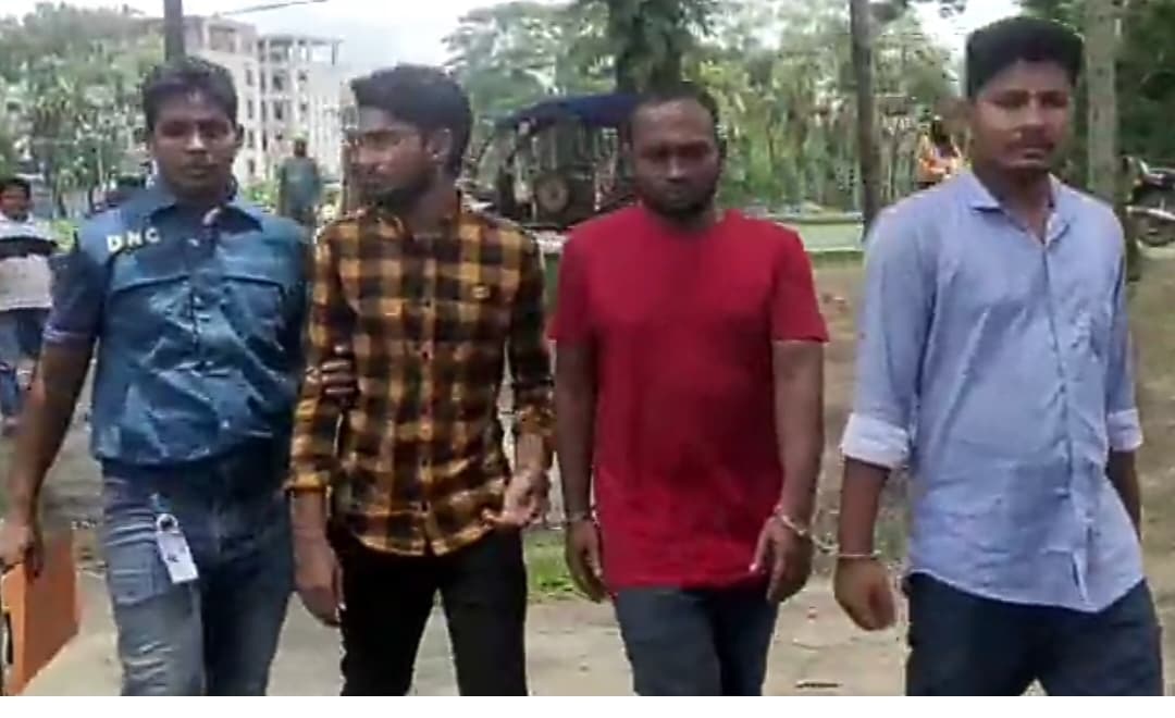 কলাপাড়ায় ২৬ হাজার ৮ শত ৮০ পিচ ক্যান নিষিদ্ধ বিয়ার সহ আটক-৩