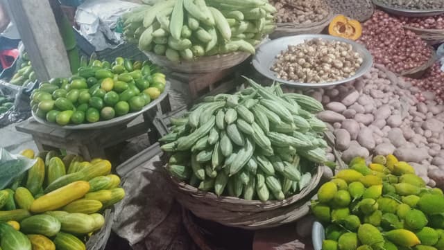 কঠোর লকডাউনের প্রভাব গোয়ালন্দের সবজির বাজারে