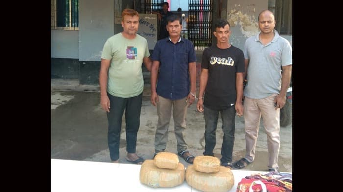 কাউখালীতে ৫ কেজি গাঁজাসহ দুই মাদক ব্যবসায়ী গ্রেফতার