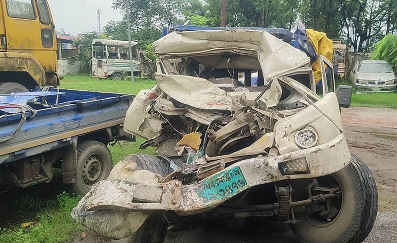 সিরাজগঞ্জে ঈদের সকালে পিকআপ-ট্রাক সংর্ঘষ, নিহত ৪