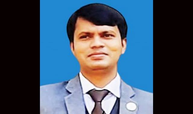 বাউয়েট শিক্ষকের পিএইচডি ডিগ্রি অর্জন