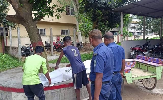 ঘোড়াঘাটে আদিবাসী যুবকের ঝুলন্ত লাশ উদ্ধার