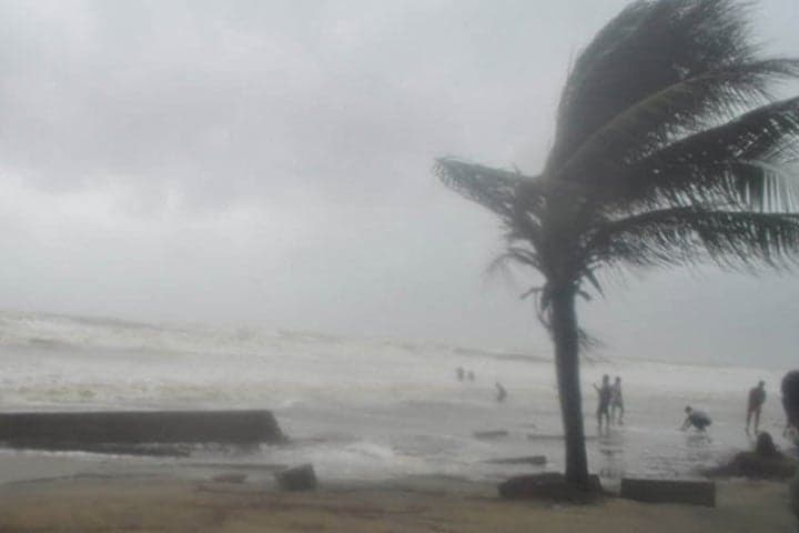 রাতে ১৯ জেলায় ঝড়ের আভাস