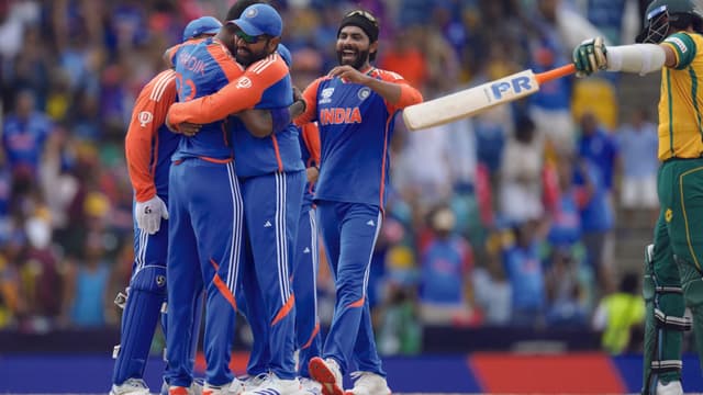 ‘চোকার্স’ প্রোটিয়াদের কাঁদিয়ে ১৭ বছর পর টি-টোয়েন্টির বিশ্বচ্যাম্পিয়ন ভারত