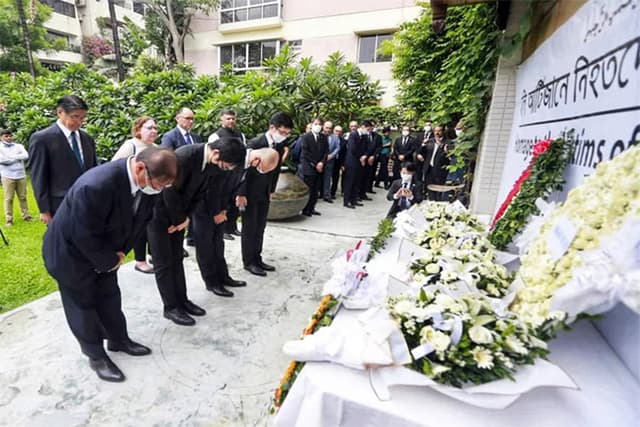 হলি আর্টিজানে নিহতদের স্মরণ করলেন কূটনীতিকরা