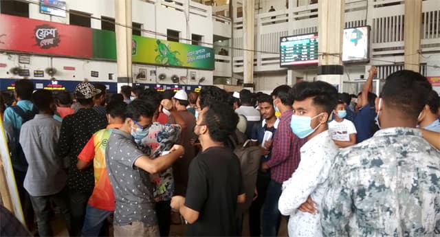 টিকিট সবাই পাবেন না, কালোবাজারিও হবে না: স্টেশন ম্যানেজার