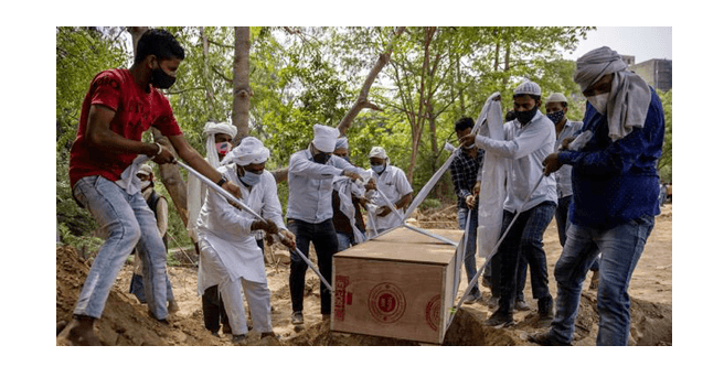 ভারতে করোনায় মৃত্যু ৪ ছাড়াল ,হতে পারে তৃতীয় ঢেউ
