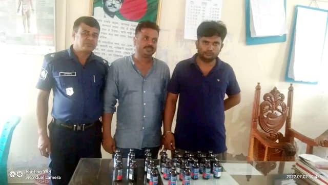 হিলিতে ফেন্সিডিলসহ দুই জন গ্রেফতার