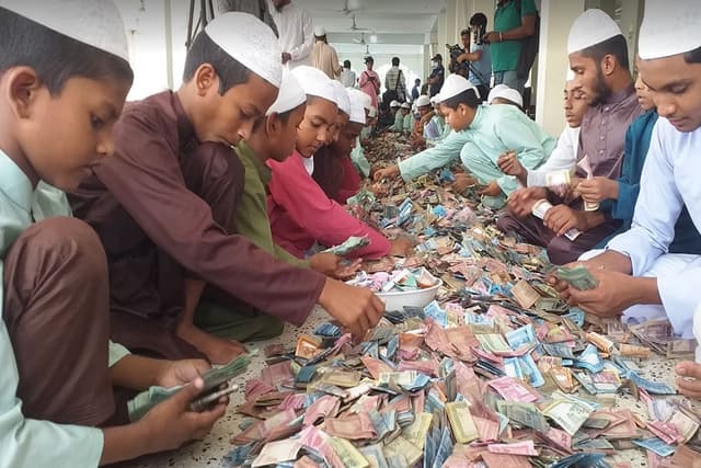 পাগলা মসজিদের দানবাক্স খুলে এবার ১৬ বস্তা টাকা