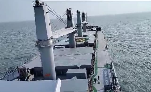 ৩৬৫৭০ মেট্রিক টন কয়লা নিয়ে পায়রা বন্দরে ভিড়েছে এমভি পাভো ব্রেভ