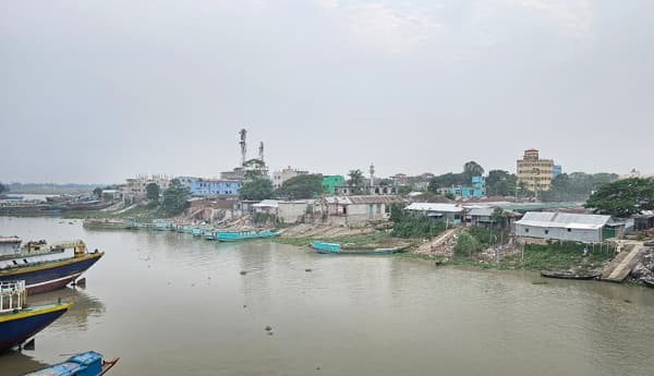 কত ভিডিও দেখলাম নদীর জায়গা উদ্ধার হইল না !