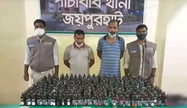 আলুর বস্তায় ফেনসিডিল পাচারকালে আটক ২