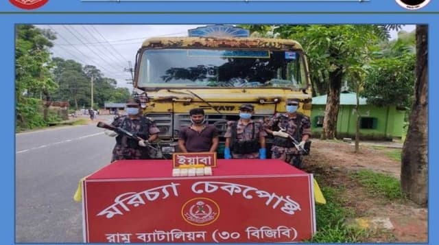 পণ্যবাহী ট্রাকে ৩০ হাজার ইয়াবা, চালক আটক