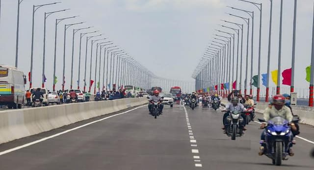 ঈদের আগে সম্ভাবনা নেই পদ্মা সেতুতে মোটরসাইকেল চলার