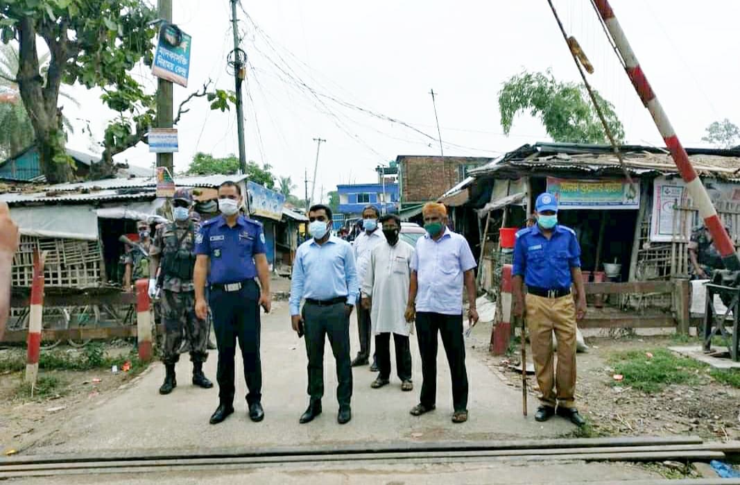 হিলিতে লকডাউন বাস্তবায়নে চতুর্থ দিনে কঠোর অবস্থানে প্রশাসন