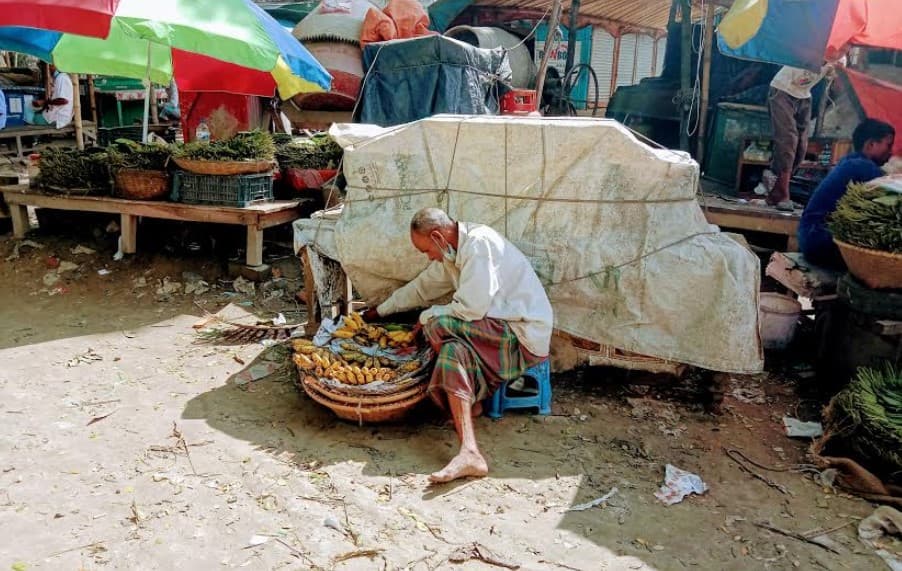 লকডাউন দিছেন ঠিক আছে; কাজ না করলে খামু কি?