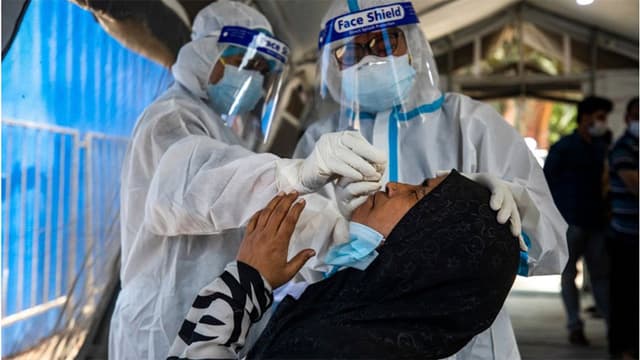 ২৪ ঘণ্টায় করোনায় ৫৬৩ মৃত্যু, শনাক্ত ৩ লাখ