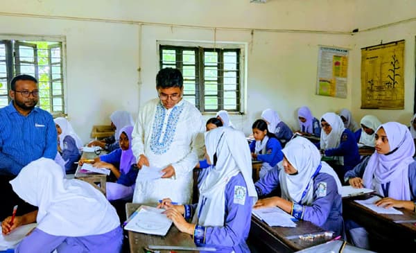 দেবীদ্বারে এইচএসসি পরীক্ষার কেন্দ্র পরিদর্শনে এমপি কালাম