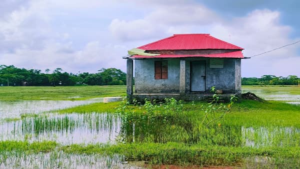 প্রধানমন্ত্রীর উপহারের ঘরে নেই বাসিন্দা, ঝুলছে তালা!