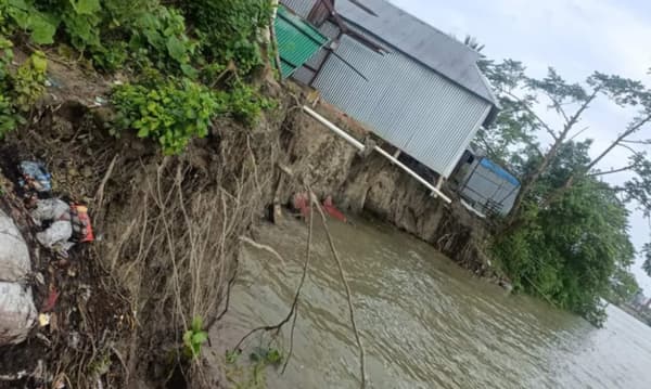 আজ আমাদের ঘরটা আর থাকবে না!