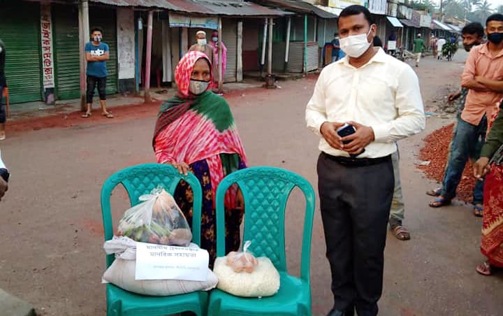 পাঁচবিবিতে গরীব ও অসহায় পরিবারের মাঝে ত্রান বিতরণ