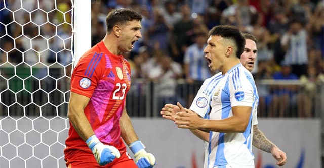 টাইব্রেকারে আবারও মার্টিনেজ বীরত্ব, সেমিতে আর্জেন্টিনা