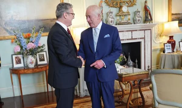 স্টারমারকে যুক্তরাজ্যের প্রধানমন্ত্রী নিয়োগ