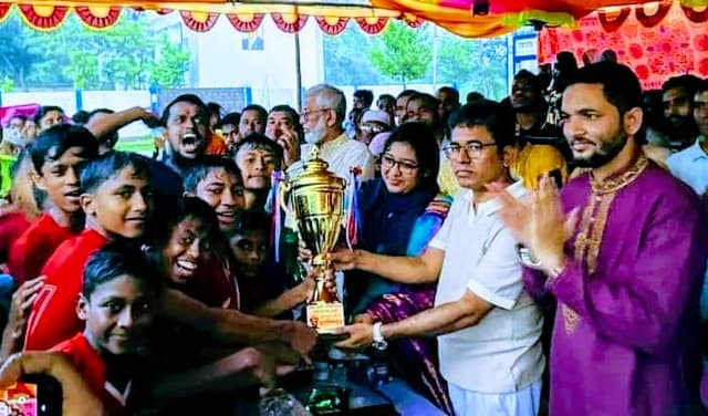 দেবীদ্বারে বঙ্গবন্ধু ও বঙ্গমাতা গোল্ডকাপ ফুটবল টুর্নামেন্টের ফাইনাল খেলা অনুষ্ঠিত