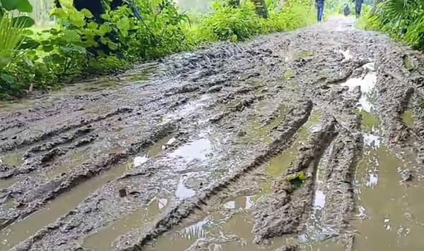 রাস্তার বেহাল দশা, বিয়ে প্রত্যাখ্যান বরপক্ষের!