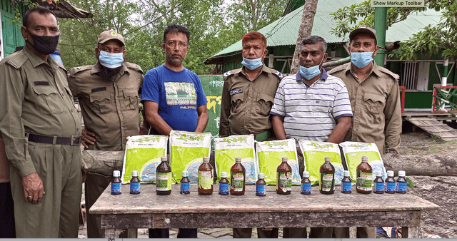 সুন্দরবনে আটককৃত নৌকা থেকে ১৬ বোতল বিষ  জব্দ