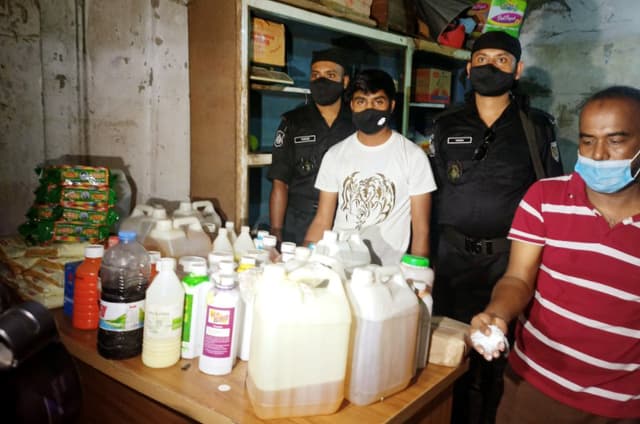 শেরপুরে র‍্যাবের পলিথিন ও ভেজাল বিরোধী অভিযান, আটক ২